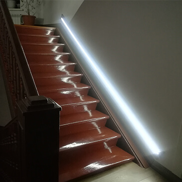 Подсветка лестницы в коттедже в Новосибирске